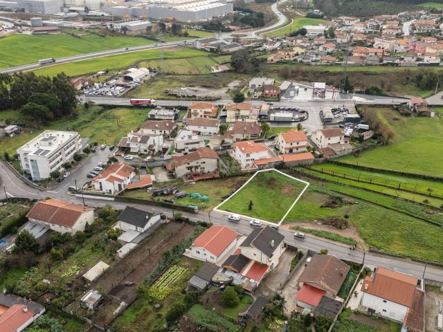 Terreno para Construção de moradia térrea com 1152m2 e 256m2 de implantação em Vila Nova de Famalicão
