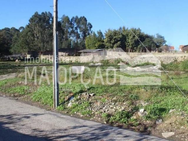 Terreno para construção de moradias em Banda ou separadas Perosinho