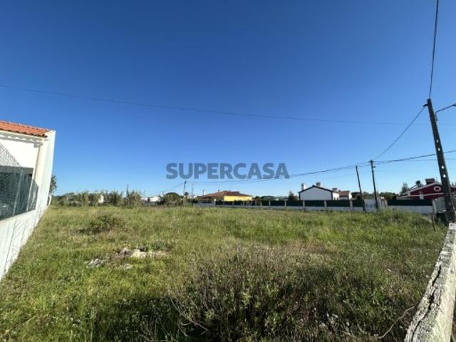 Terreno para Construção de 2 Moradias Térreas!