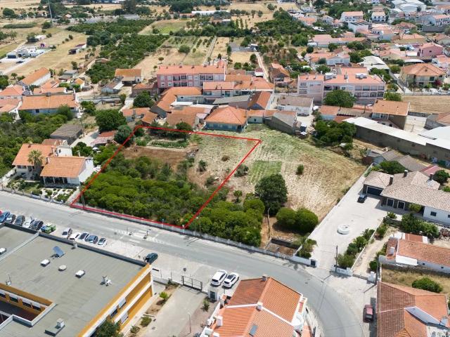 Terreno para construção de 4 moradias no centro da Quinta do Anjo