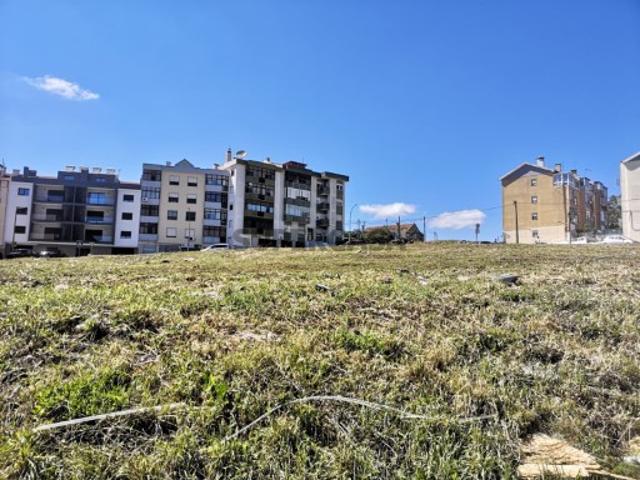Terreno para construção de 68 fogos em Sintra