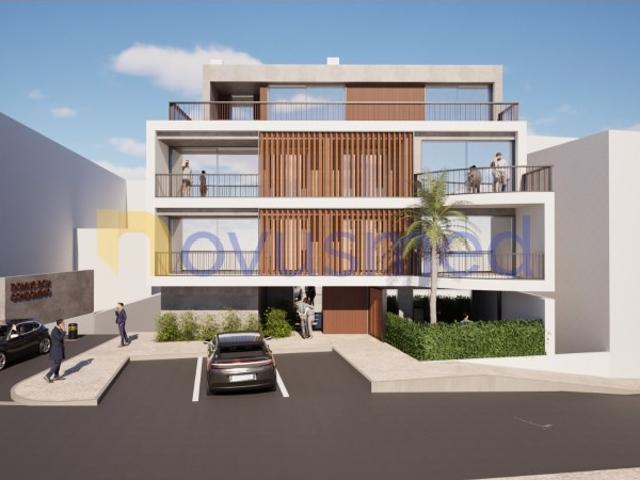 Terreno para construção de 7 fogos, 3 garagens, piscina e estacionamento, no centro da cidade de Albufeira