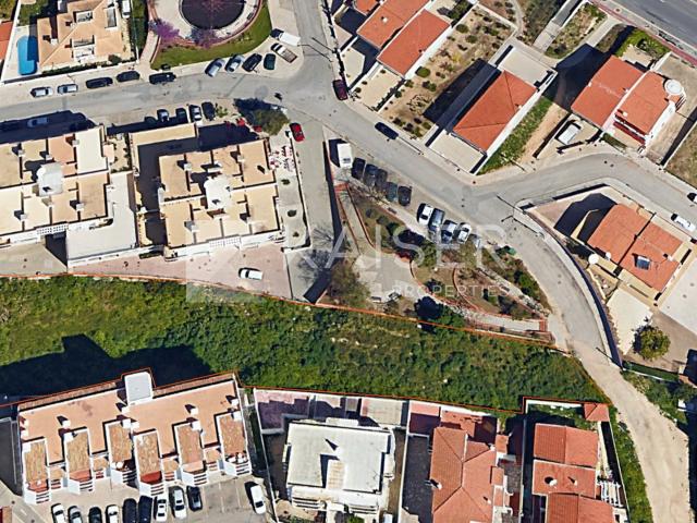 Terreno para construção em localização privilegiada, perto da praia