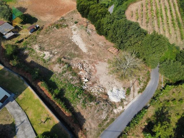 Terreno em Zona de Construção com Potencial para 4 Habitações* em São Cosme 3.120 m²