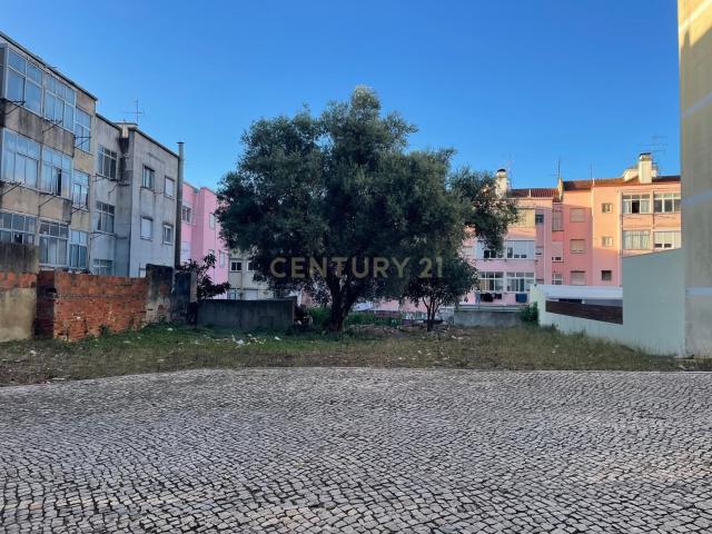 TERRENO PARA CONSTRUÇÃO JUNTO AO METRO DA AMADORA
