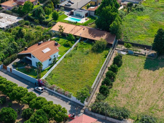 Terreno para construção já vedado em 4 frentes
