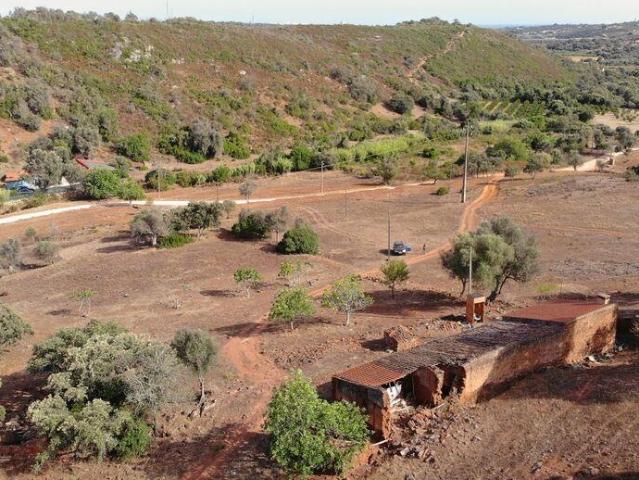 Terreno para construção T3 em Mexilhoeira Grande de 400,00 m²