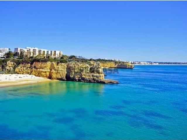 Terreno para construção urbana, próximo da praia de Armação de Pêra