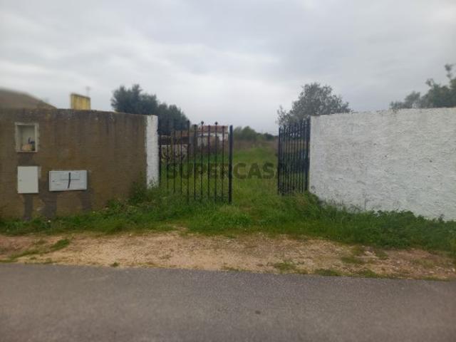 Terreno para construção vedado