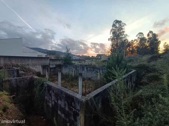 Terreno para construo c/ benfeitoria em Geraz do Lima