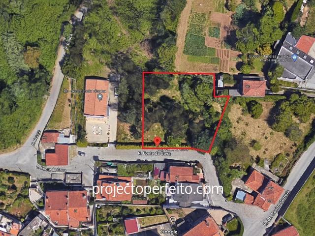 Terreno para construo de moradia de 4 frentes