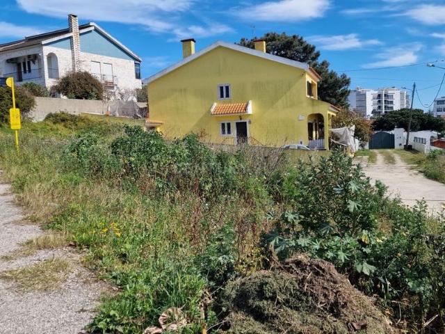 Terreno para construo de moradia no Botequim, na charneca da Capari
