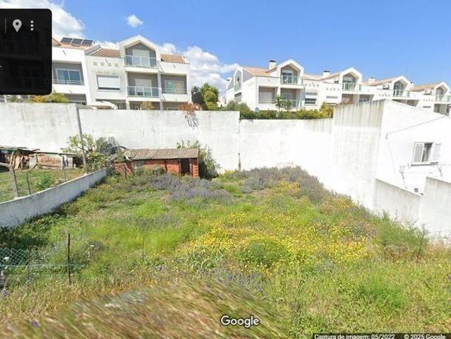 Terreno para construo T5 em Charneca De Caparica E Sobreda de 300,00