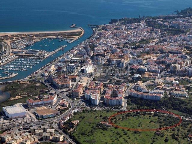 Terreno para Desenvolvimento Prime à Venda em Lagos – Potencial de Investimento Excepcional