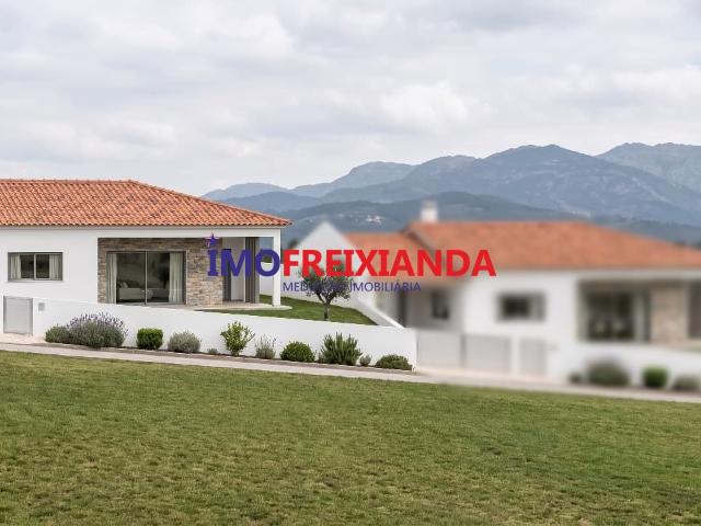 Terreno para moradia T3 nos Abades com projeto em aprovação