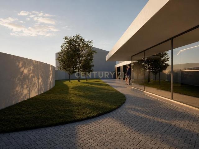 Terreno para Venda com Projeto em Aprovação para Moradia T4 de 4 Frentes com Jardim e Piscina