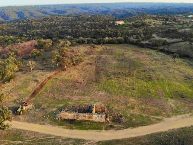 Terreno para Venda com 34 Hectares com Ruina na Serra de Grândola / Melides