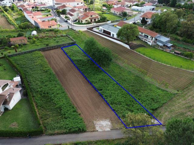 Terreno para venda, inserido em zona de construção, ideal para dar vida ao seu projeto de sonho