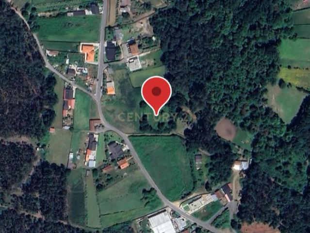 Terreno plano, com 2152m2, localizado a 5 minutos do centro de S. Pedro da Torre