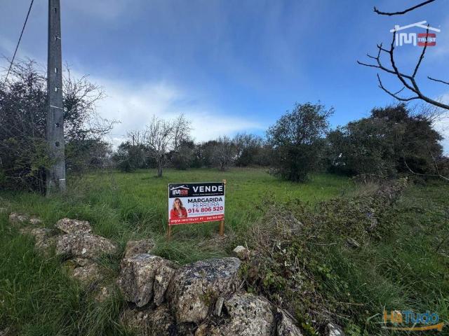 TERRENO PLANO PARA CONSTRUÇÃO COM 1?.011?m² PROXIMO DE OURÉM | 26064076238