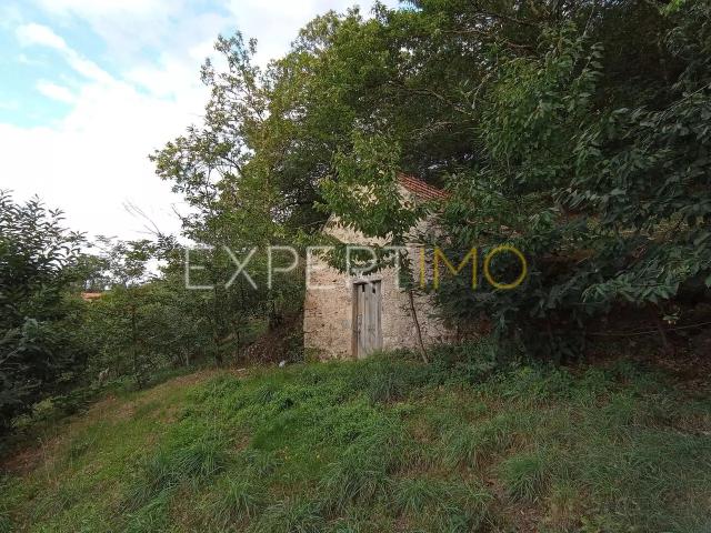 Terreno rústico com casa ade arrumos à venda em São Romão em plena Serra da Estrela Seia