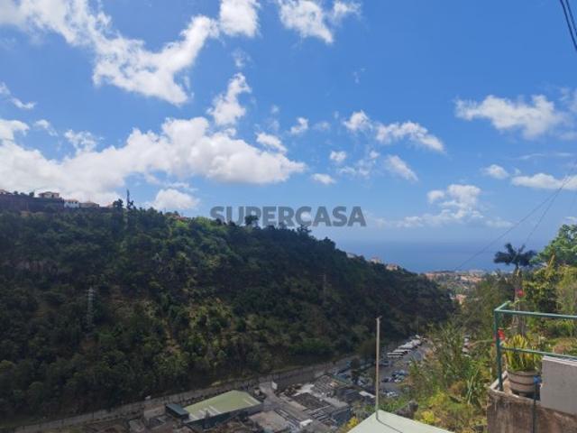 Terreno rústico com possibilidade de colocar casas modelares 1450 m2 no Funchal