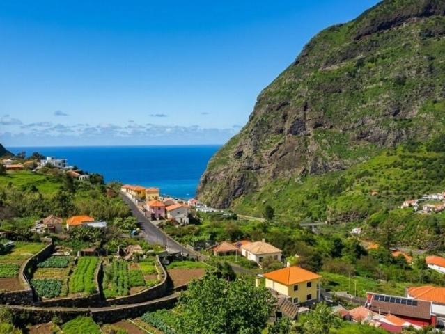 Terreno rústico com vista mar Refúgio natural na Madeira Ideal para projeto agrícola