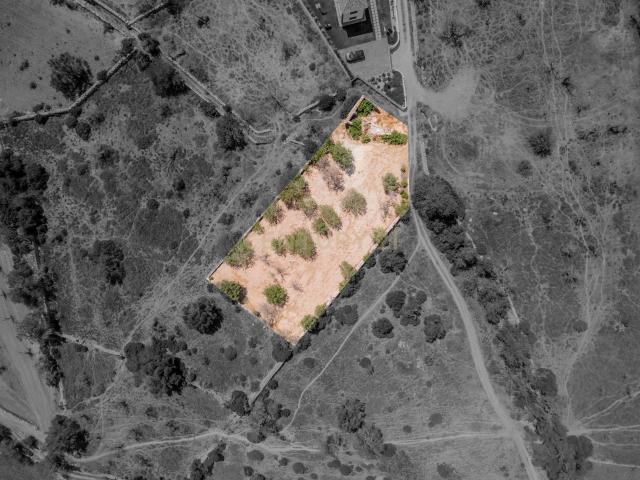 Terreno Rustico com 1800 m2 com vista Serra em Malhadais, Boliqueime, Algarve
