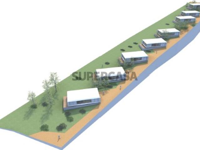 Terreno rústico com 11.680m2 em Colares