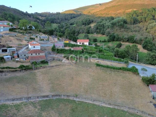 Terreno Rústico com 2433 m2 e anexo 39 m2 Covelo Gerês, Montalegre