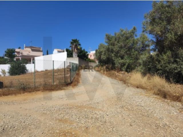 Terreno rústico com 4040m2, localizado em Quelfes Olhão