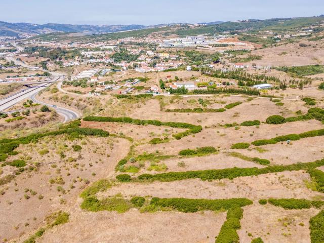 Terreno Rústico com 9640 m2 em São Julião do Tojal, Loures
