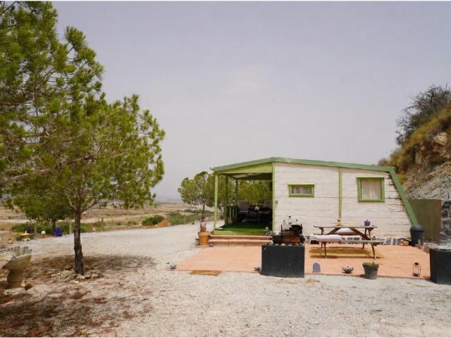 CASA DE MADERA CON TERRENO RÚSTICO DE 16.000 M2 IDEAL PARA VIVIR EN LA ATALAYA