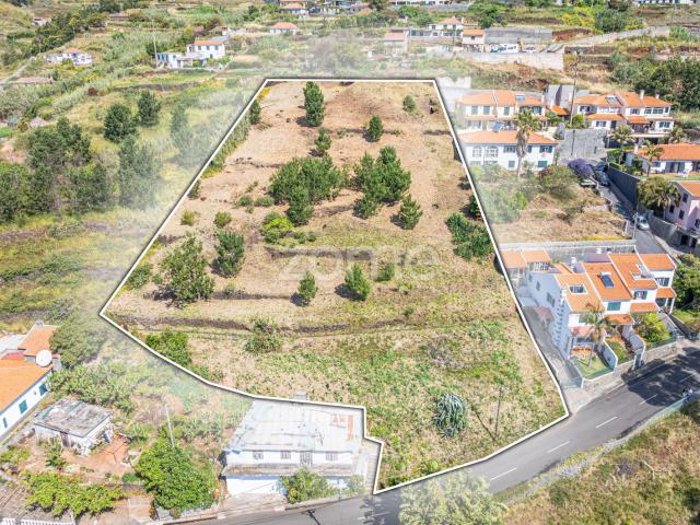Terreno rústico localizado na Assomada, Caniço, com uma área total de
