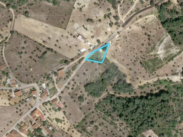 Terreno rústico plano situado junto a localidade de Porto Mendo
