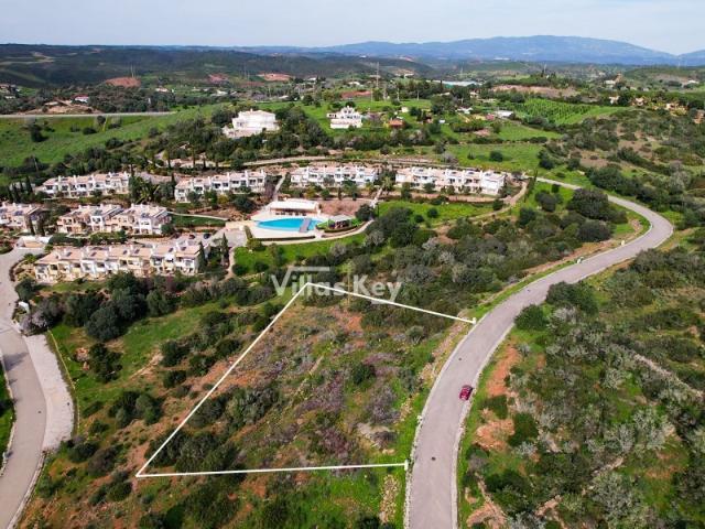 Terreno residencial com belas vistas para o campo em Mexilhoeira Grande