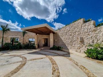 Terreno residencial en exclusivo fraccionamiento · Losantos Cancún