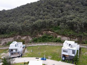 Terreno Residencial en Privada de lujo en Los Robles, a lado del Bosque de la Primavera – 265 m2