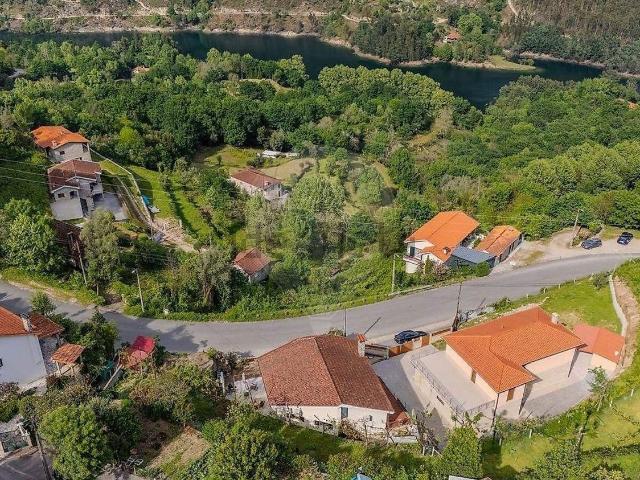 Terreno, Rio Caldo