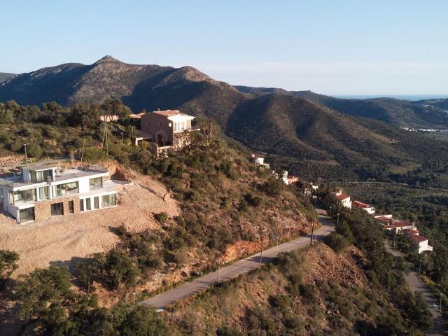 Terreno, Roses