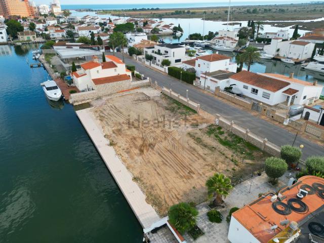 Terreno, Roses