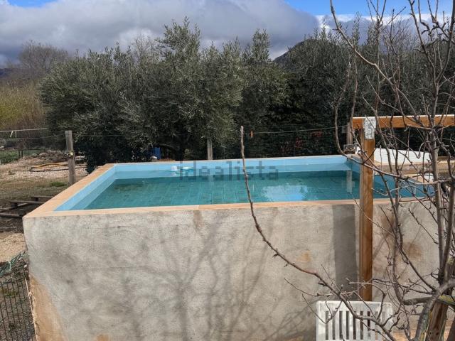 Terreno, Sant Climent Sescebes