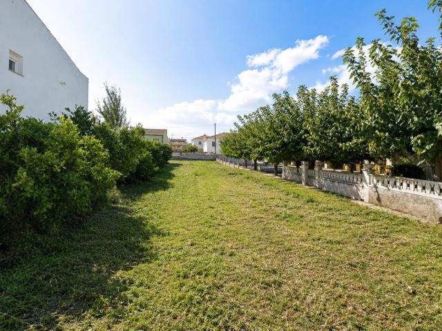 Terreno urbanizable en Deltebre Zona Club Nautico Oportunidad única por €128,500