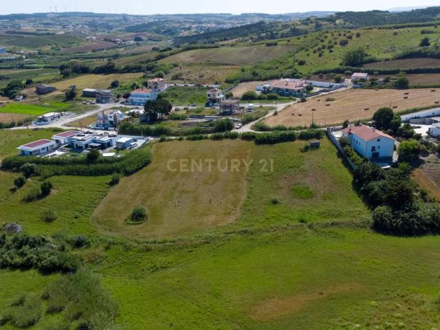 TERRENO URBANIZÁVEL NA LOURINHÃ – INVESTIMENTO PARA 11 FOGOS