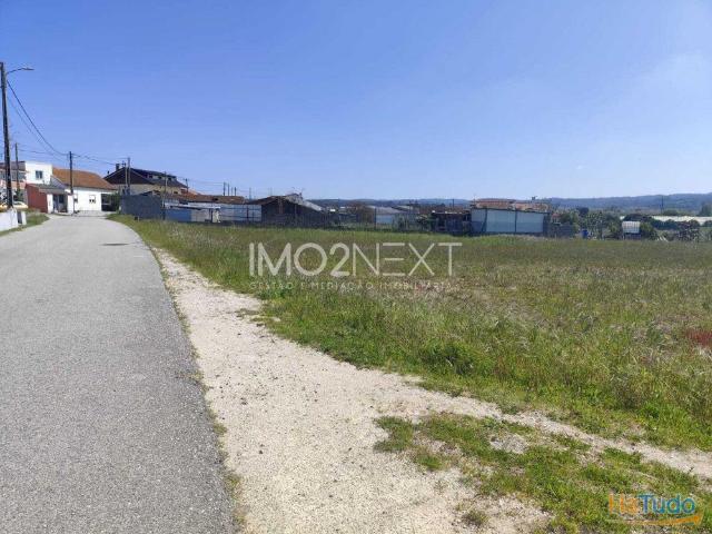 TERRENO URBANIZÁVEL || CARREIRA || LEIRIA | 26083942730