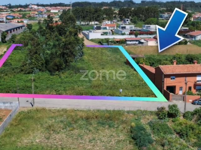 Terreno urbanizável com 4.810 m2 em Paramos Espinho