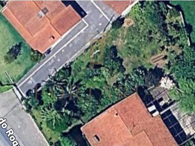 Terreno Urbanizável com 840 m² na Rua do Roque Nariz