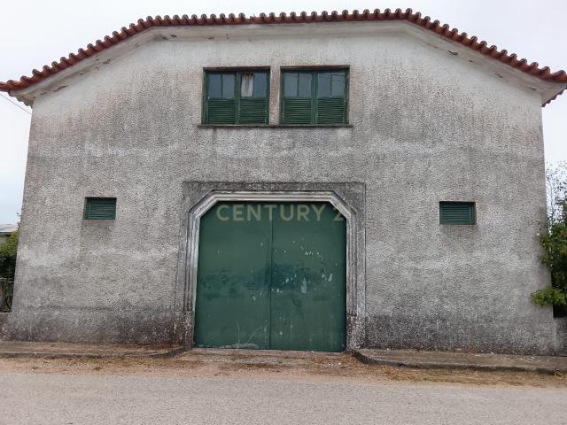 Terreno Urbanizável com 3.115 m² e Armazém de 138 m² | Dois Artigos | Vilarinho do Bairro, Anadia