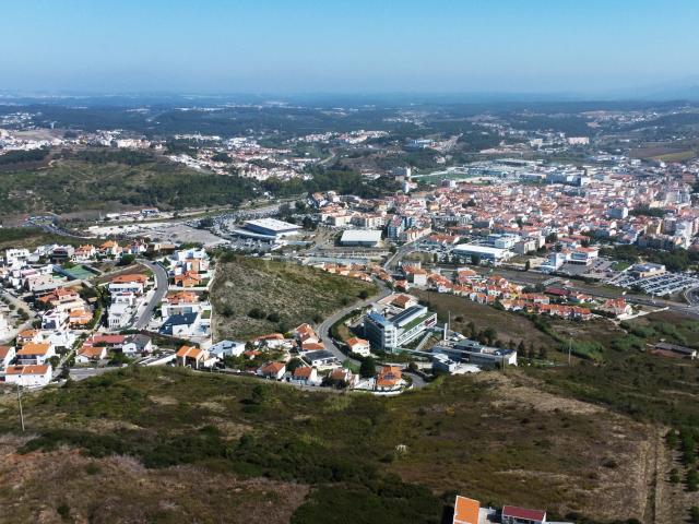 ️ Terreno Urbanizável com Viabilidade para 17 Moradias – Varatojo, Torres Vedras