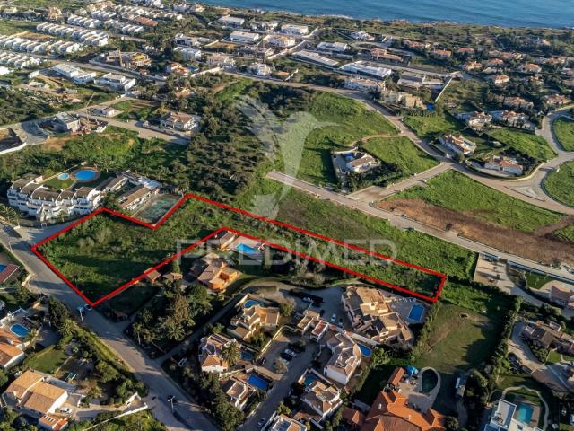 Terreno urbanizável com vista mar junto à Praia da Luz, Lagos